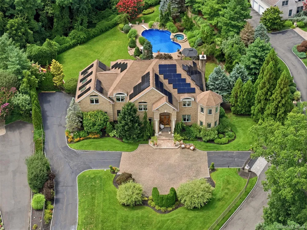 15 Peppermill Lane Dix Hills, NY 11746