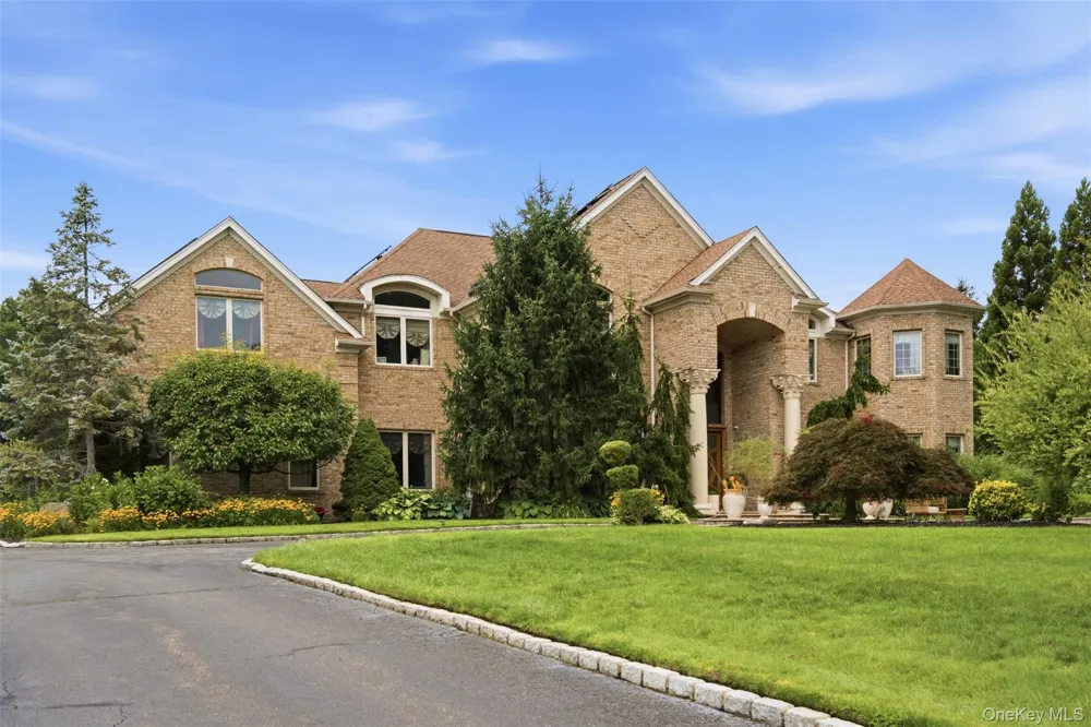 15 Peppermill Lane Dix Hills, NY 11746