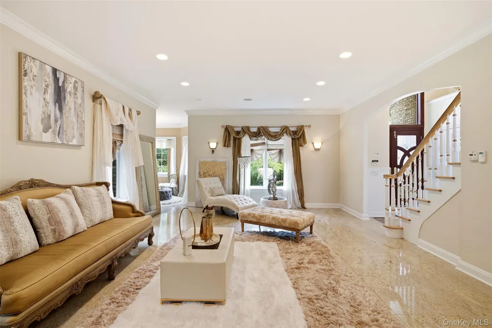 15 Peppermill Lane Dix Hills, NY 11746