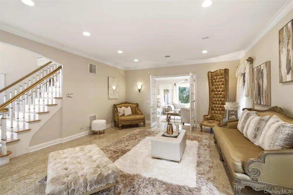 15 Peppermill Lane Dix Hills, NY 11746