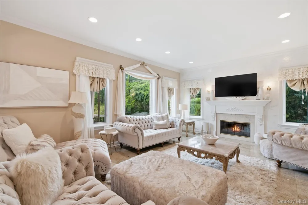 15 Peppermill Lane Dix Hills, NY 11746