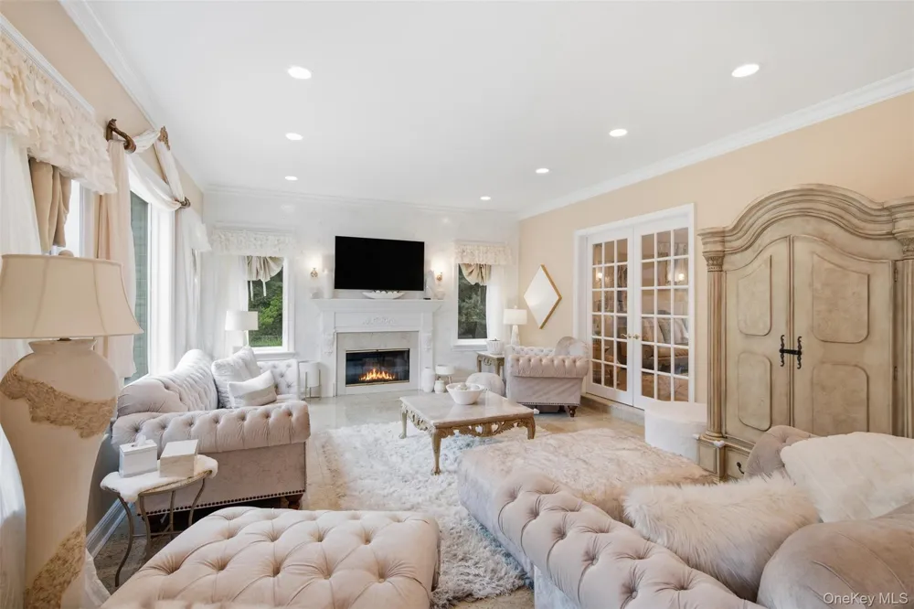 15 Peppermill Lane Dix Hills, NY 11746