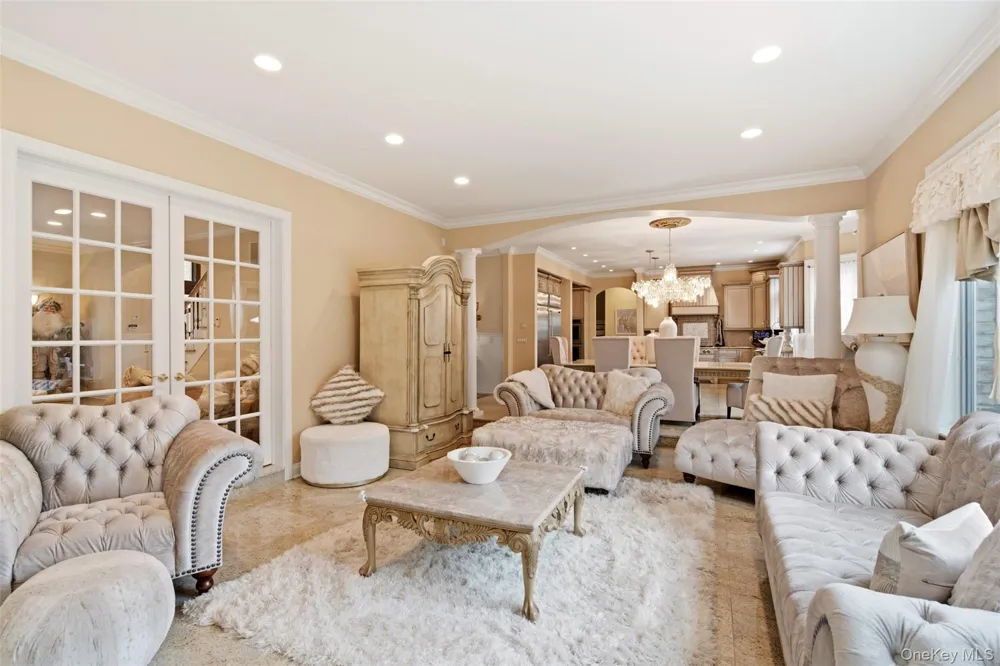 15 Peppermill Lane Dix Hills, NY 11746