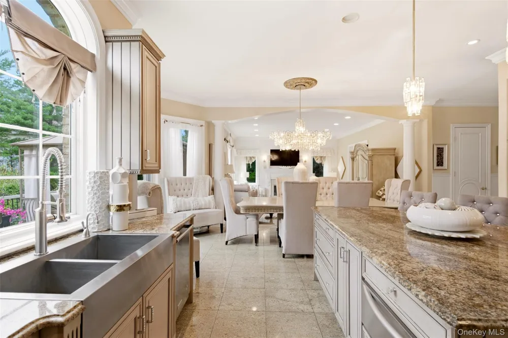15 Peppermill Lane Dix Hills, NY 11746