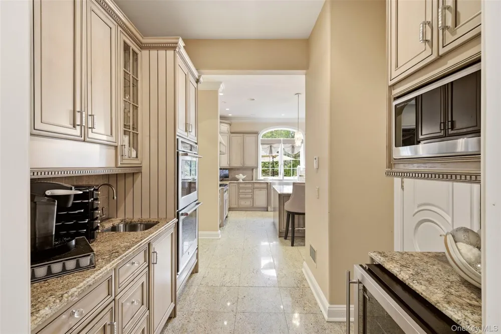 15 Peppermill Lane Dix Hills, NY 11746