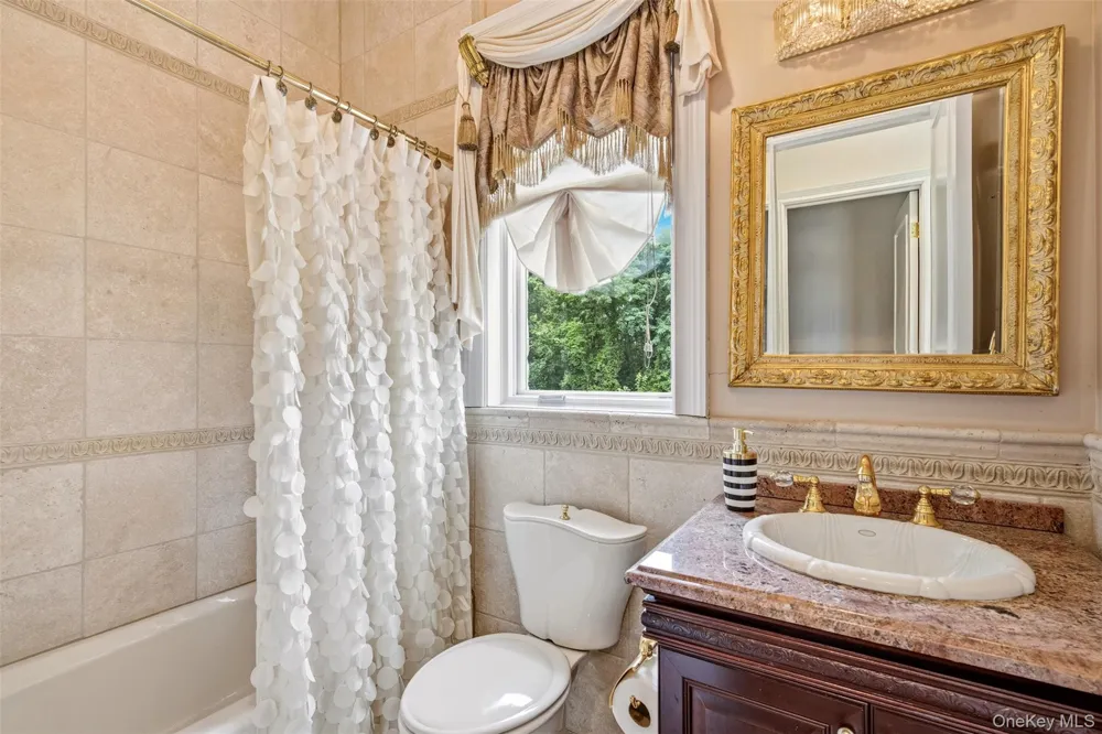 15 Peppermill Lane Dix Hills, NY 11746