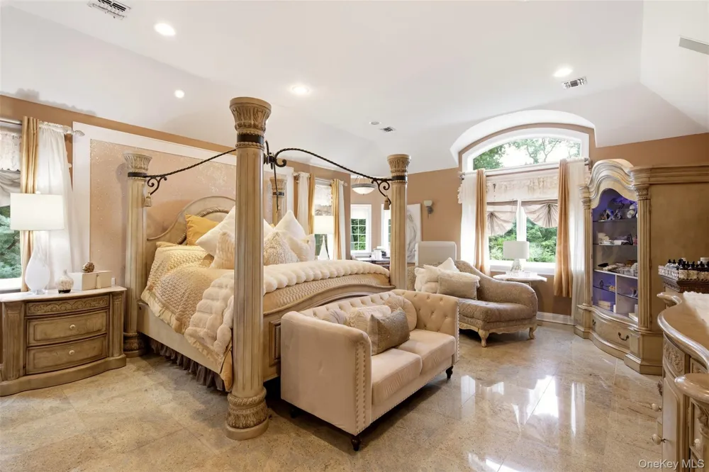 15 Peppermill Lane Dix Hills, NY 11746