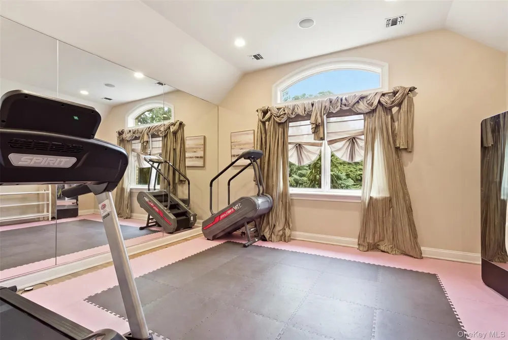 15 Peppermill Lane Dix Hills, NY 11746