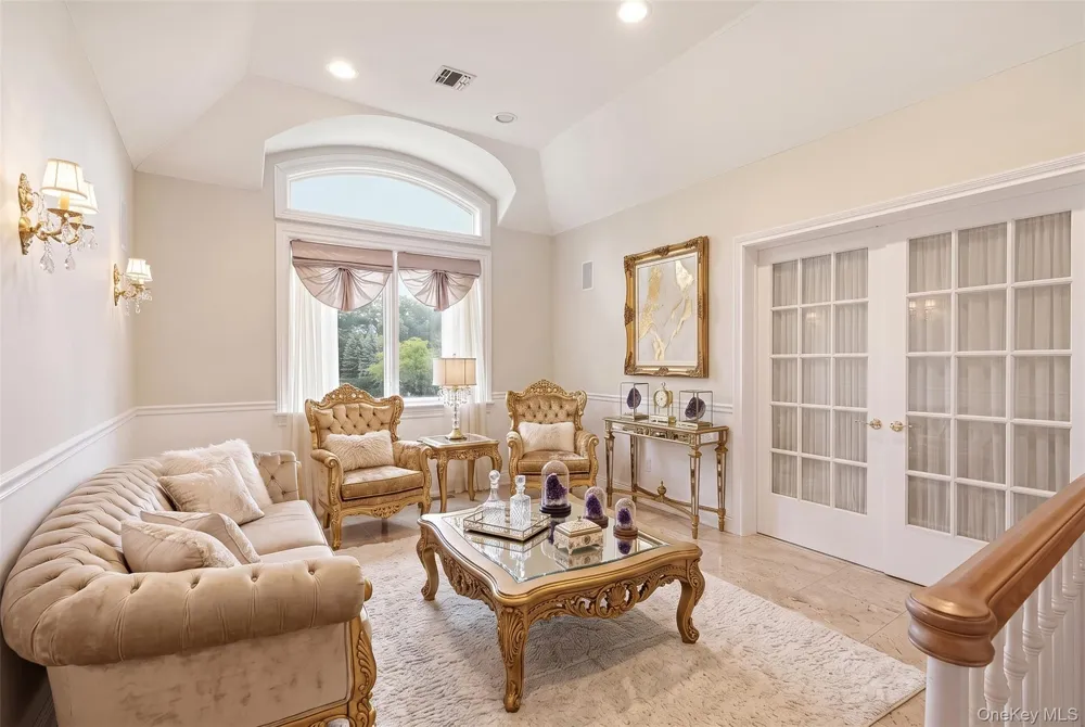 15 Peppermill Lane Dix Hills, NY 11746