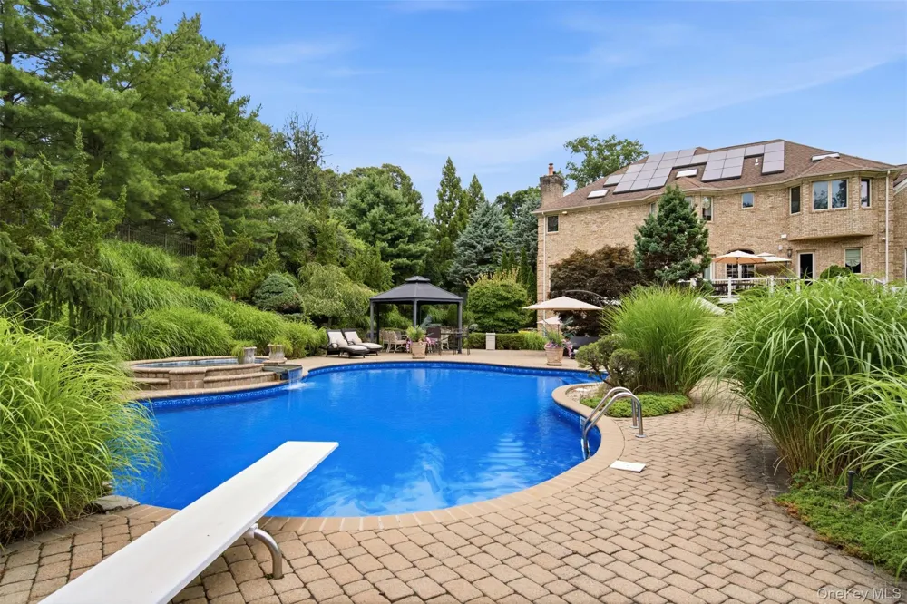 15 Peppermill Lane Dix Hills, NY 11746