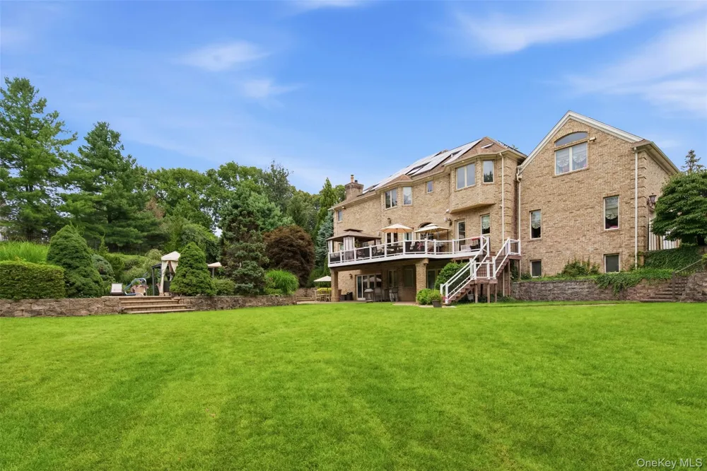 15 Peppermill Lane Dix Hills, NY 11746
