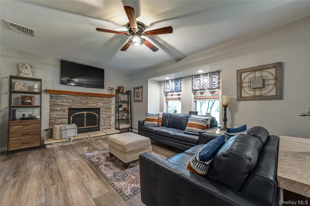 40 Golf Club Circle Manorville, NY 11949