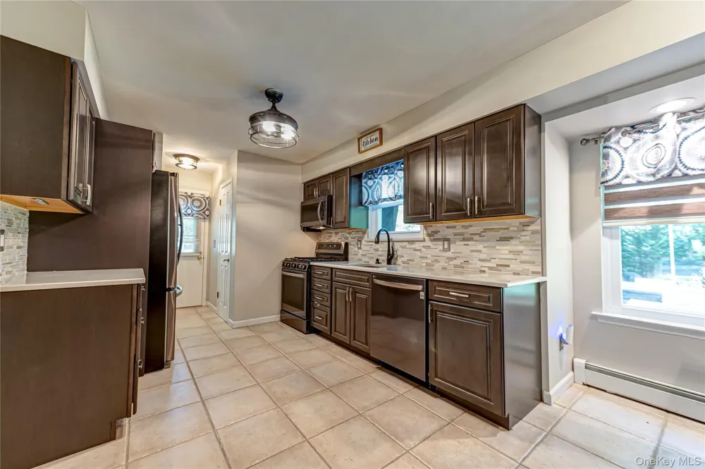 40 Golf Club Circle Manorville, NY 11949