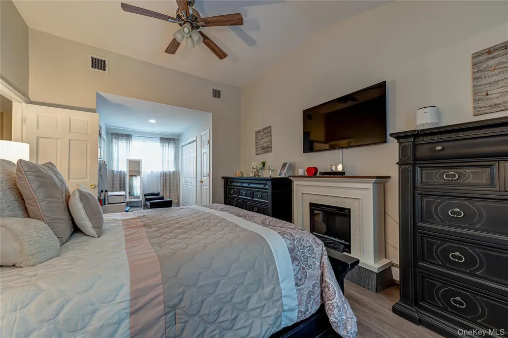 40 Golf Club Circle Manorville, NY 11949