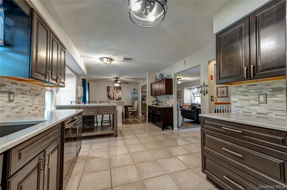 40 Golf Club Circle Manorville, NY 11949
