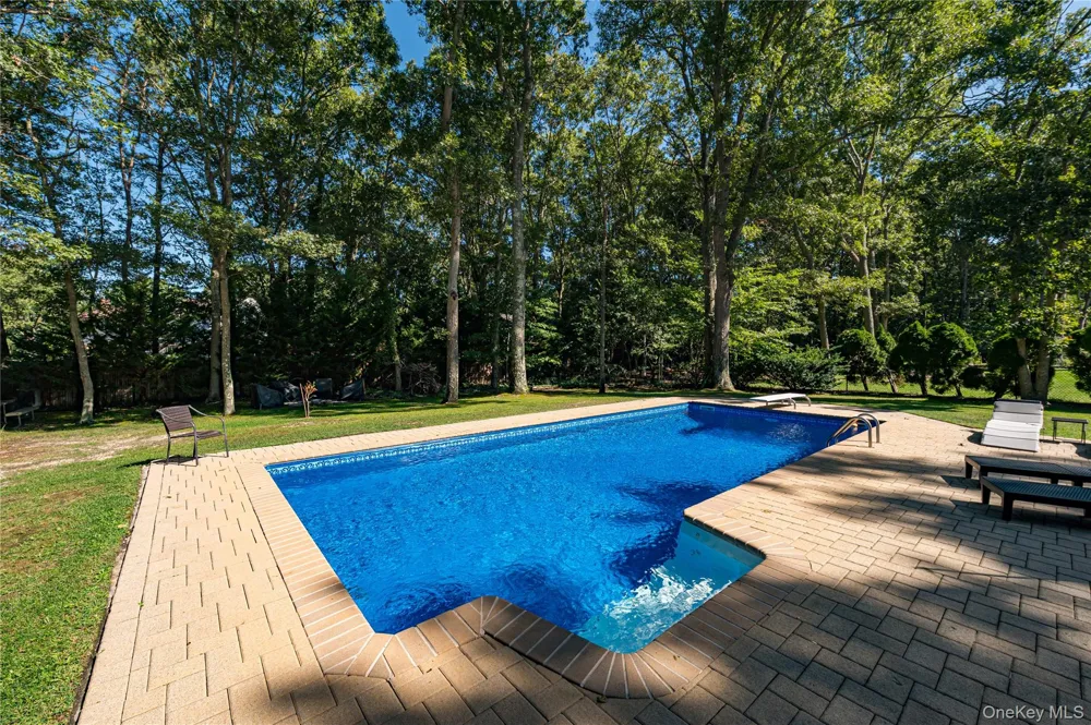 40 Golf Club Circle Manorville, NY 11949