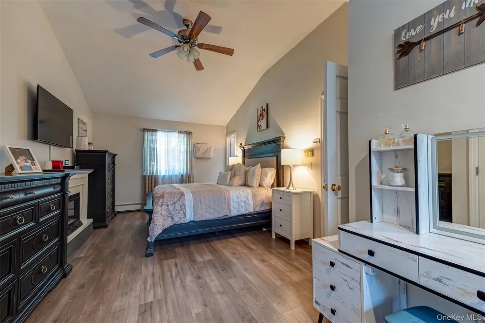 40 Golf Club Circle Manorville, NY 11949