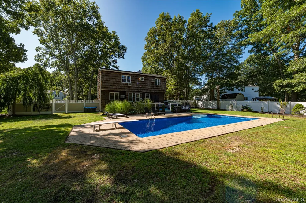 40 Golf Club Circle Manorville, NY 11949
