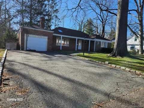 8 Brampton Lane