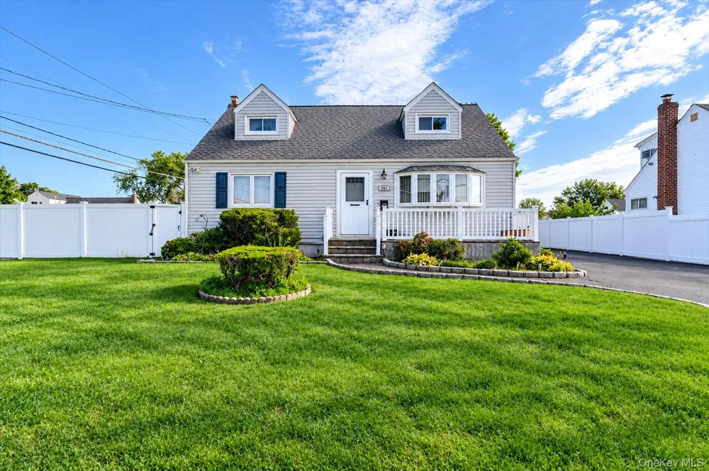 957 Fulton Avenue Lindenhurst, NY 11757