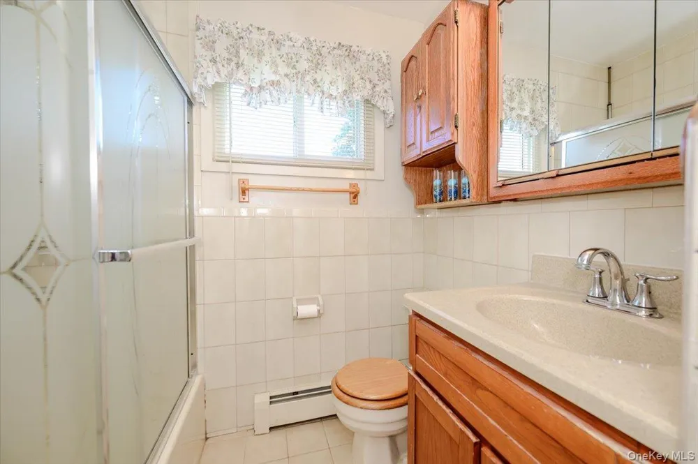 957 Fulton Avenue Lindenhurst, NY 11757