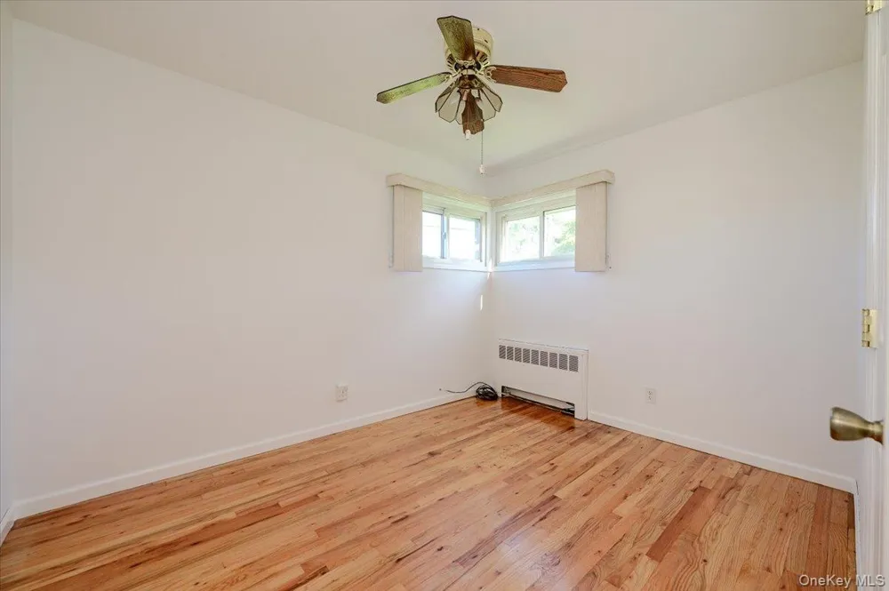 957 Fulton Avenue Lindenhurst, NY 11757