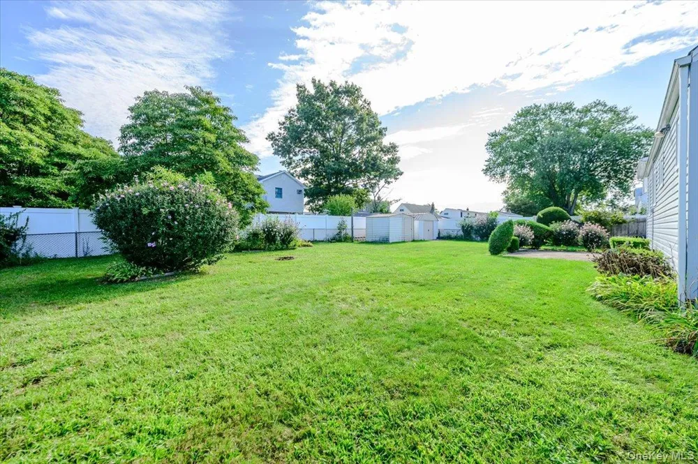 957 Fulton Avenue Lindenhurst, NY 11757