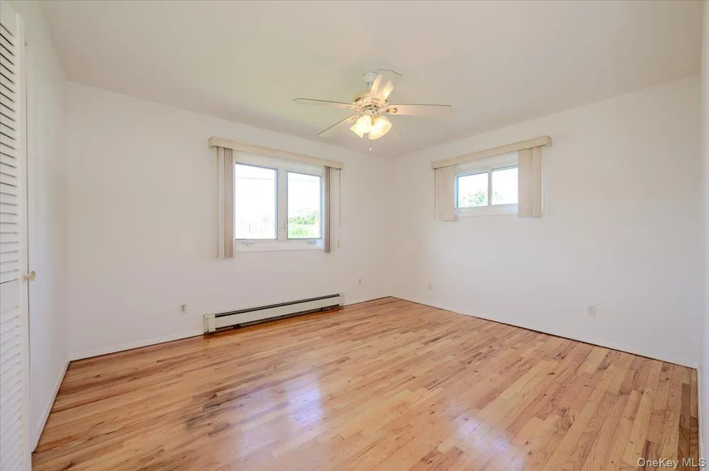 957 Fulton Avenue Lindenhurst, NY 11757
