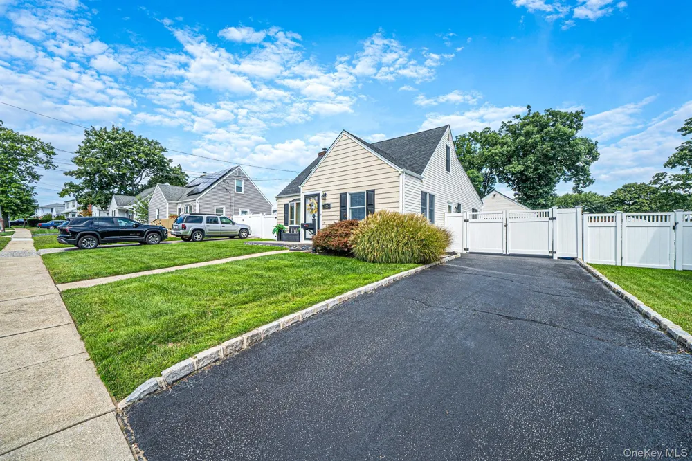525 Secatogue Avenue Farmingdale, NY 11735