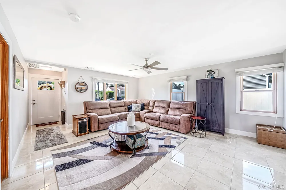525 Secatogue Avenue Farmingdale, NY 11735