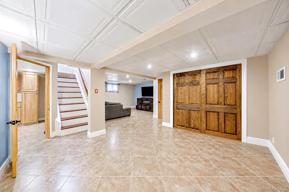 525 Secatogue Avenue Farmingdale, NY 11735