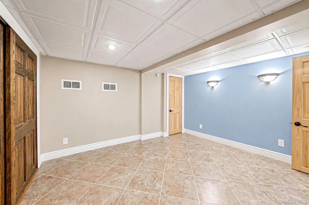 525 Secatogue Avenue Farmingdale, NY 11735