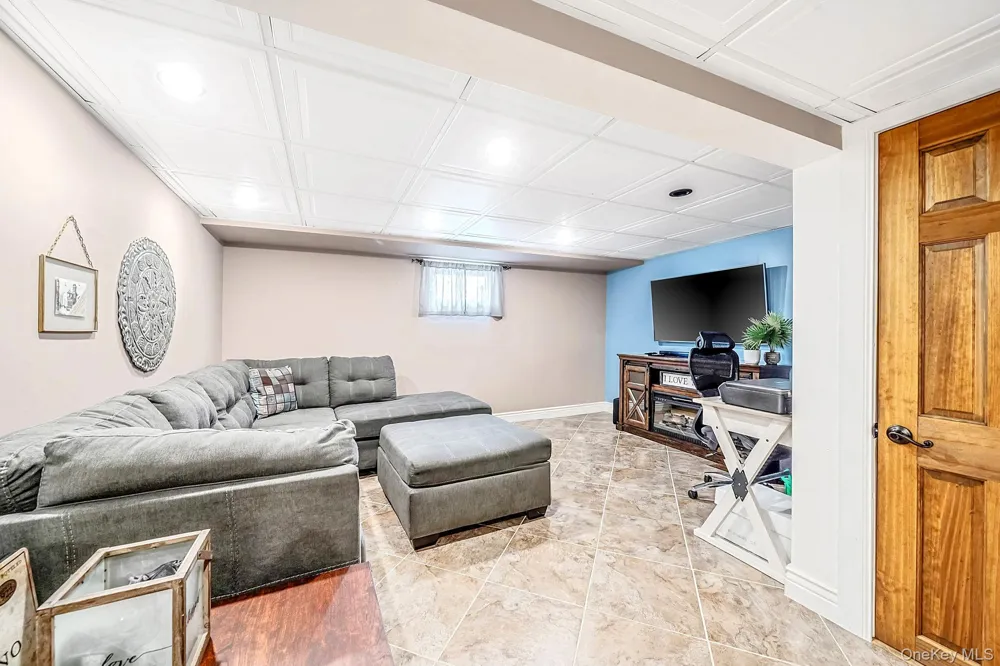 525 Secatogue Avenue Farmingdale, NY 11735