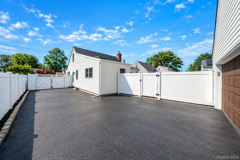 525 Secatogue Avenue Farmingdale, NY 11735