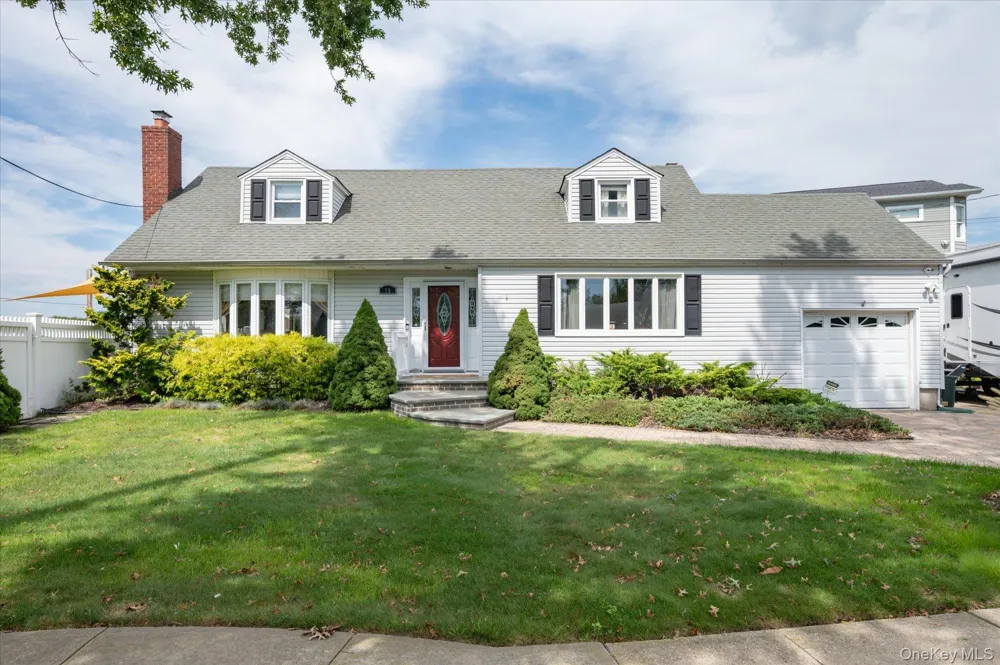 15 E Lincoln Avenue Massapequa, NY 11758