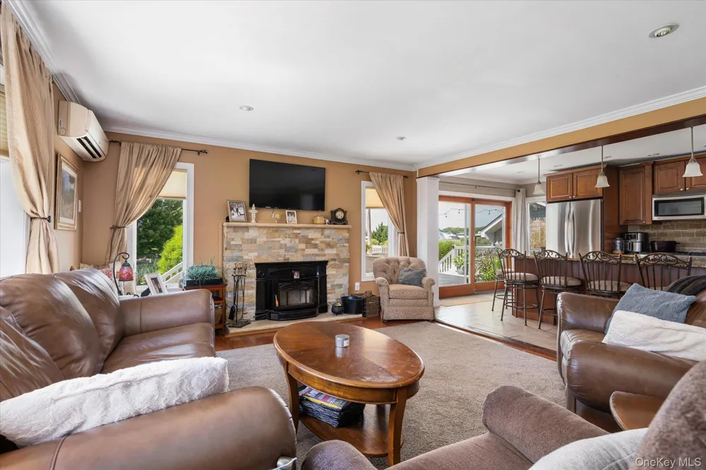15 E Lincoln Avenue Massapequa, NY 11758