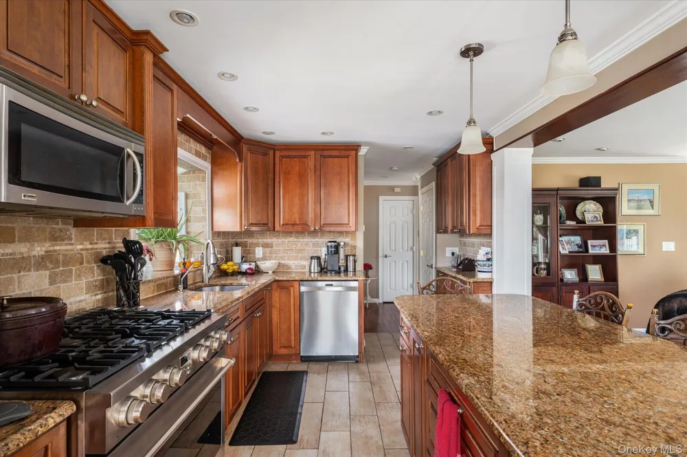 15 E Lincoln Avenue Massapequa, NY 11758