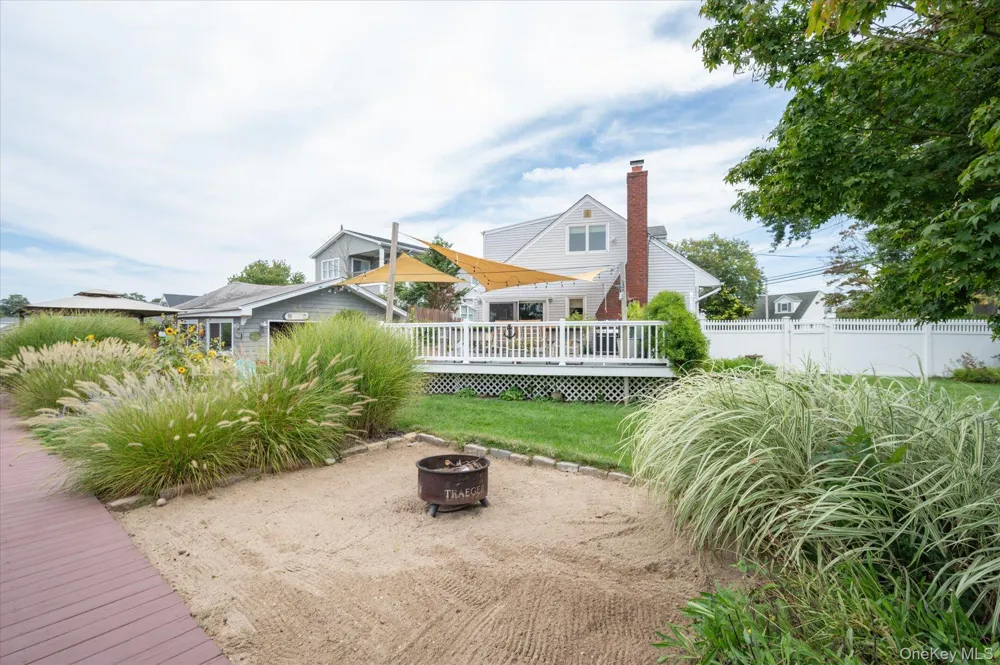 15 E Lincoln Avenue Massapequa, NY 11758
