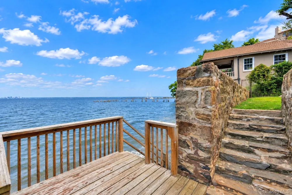 164 Landing Road Glen Cove, NY 11542