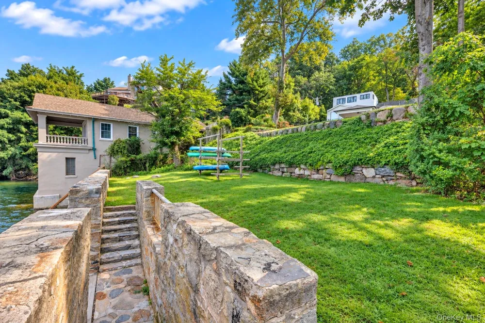 164 Landing Road Glen Cove, NY 11542