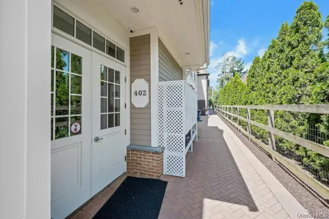 402 Main Street #2B