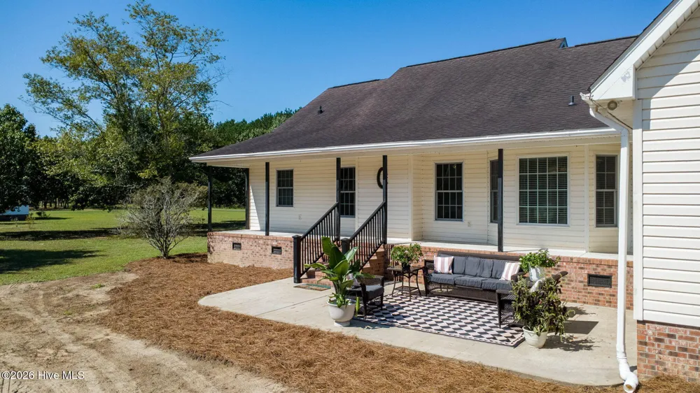 727 Mount Olive Road Bladenboro, NC 28320