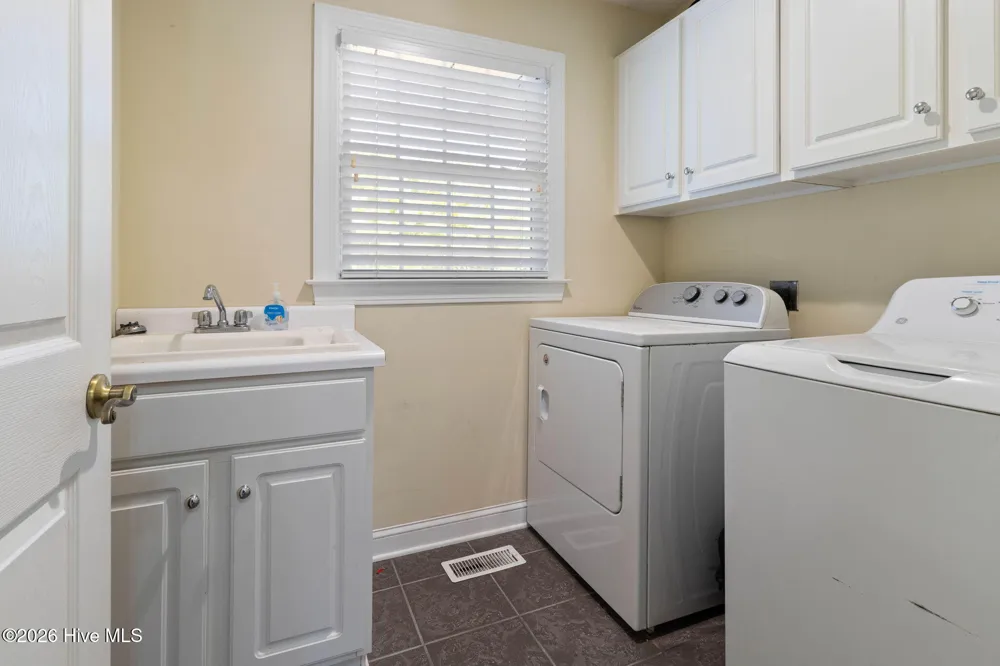 727 Mount Olive Road Bladenboro, NC 28320