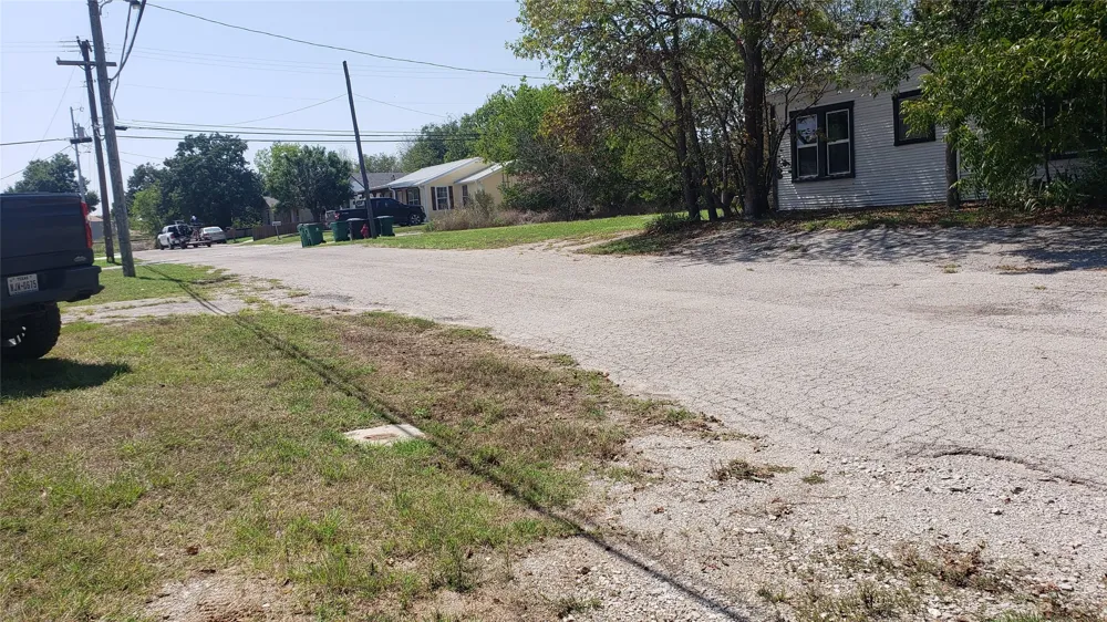 400 E Wise Street Bowie, TX 76230