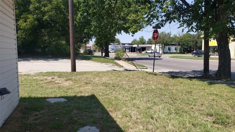 400 E Wise Street Bowie, TX 76230