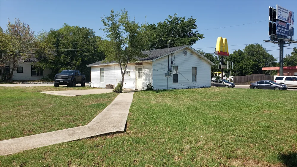 400 E Wise Street Bowie, TX 76230