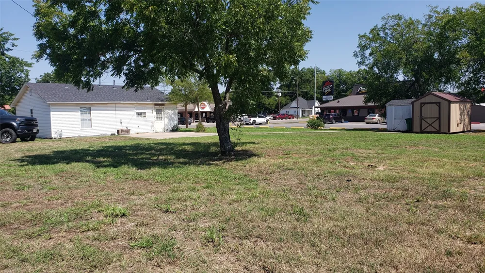 400 E Wise Street Bowie, TX 76230