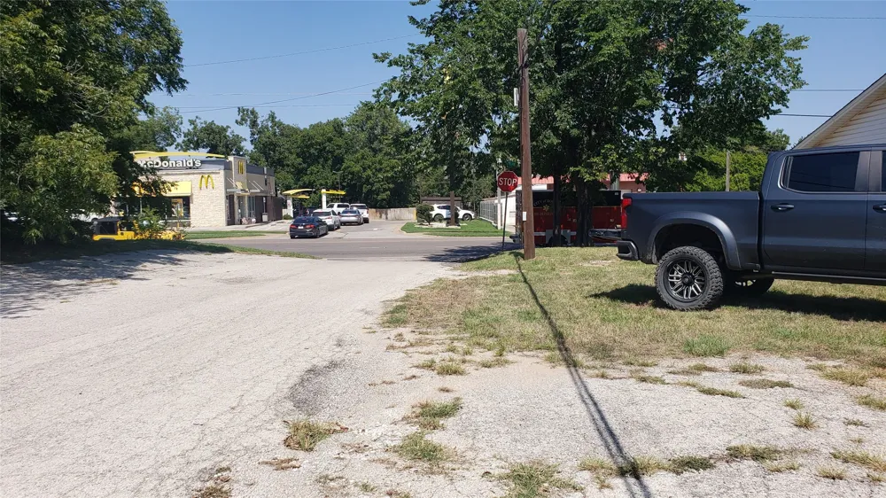 400 E Wise Street Bowie, TX 76230