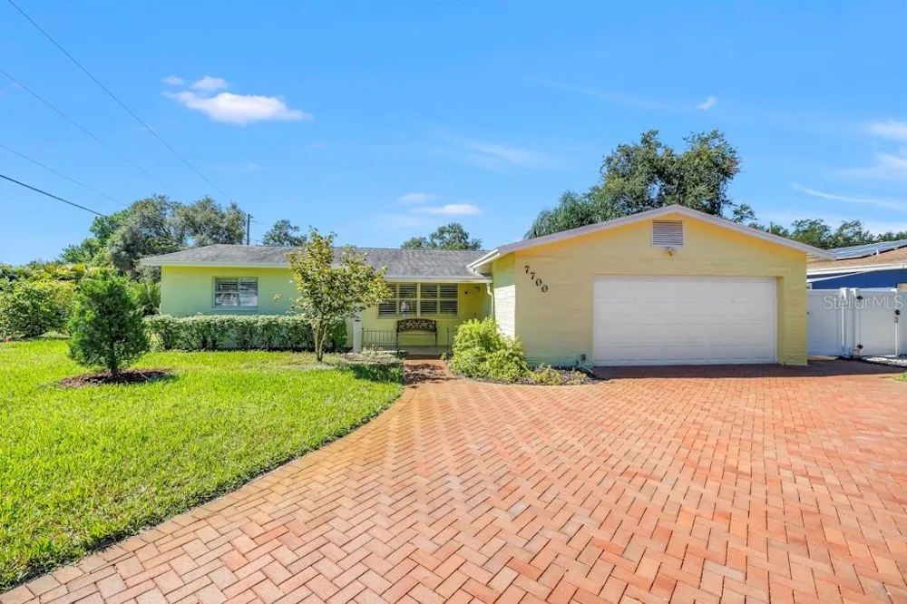 7700 22ND AVENUE St Petersburg, FL 33710