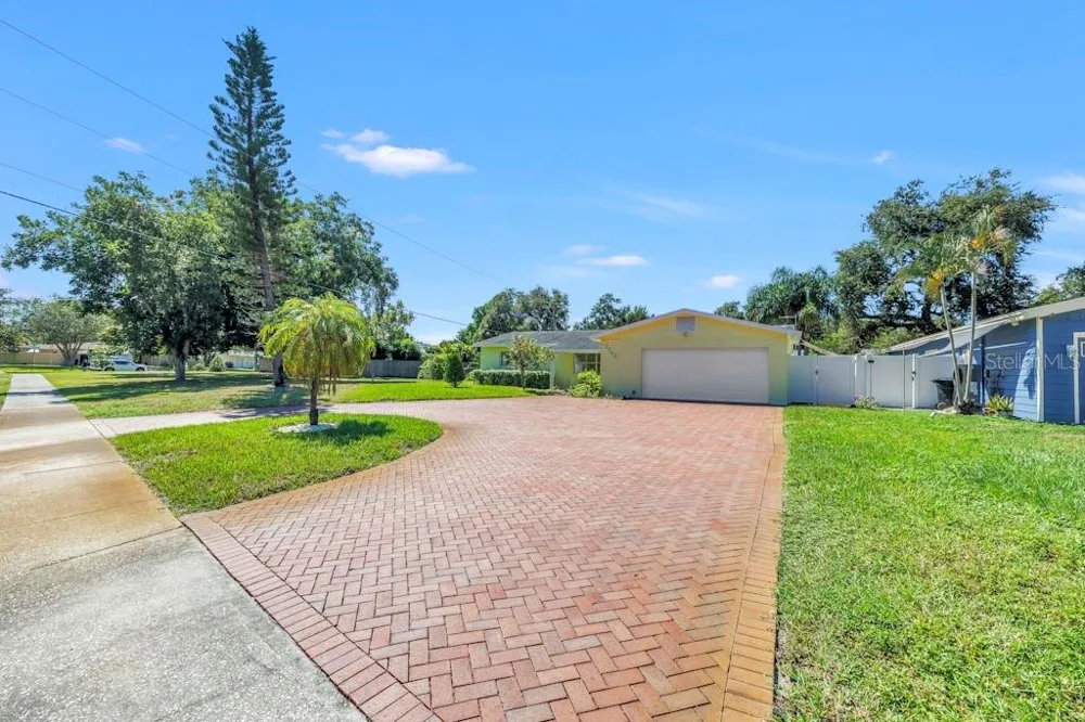 7700 22ND AVENUE St Petersburg, FL 33710
